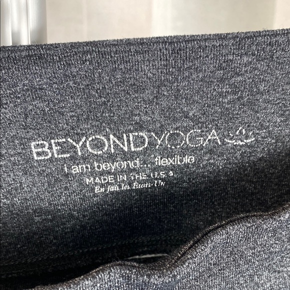 Beyond Yoga Gray Leggings - Picture 4 of 6
